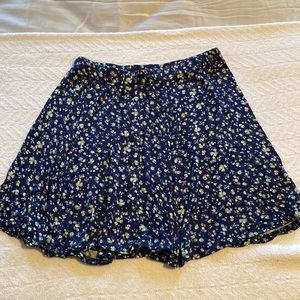 Flower patterned soft mini skirt